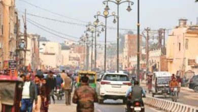 અયોધ્યામાં જમીનના ભાવ આસમાને: 8 વર્ષ બાદ સર્કલ રેટમાં 200%નો જંગી વધારો અયોધ્યા: ગત વર્ષે જાન્યુઆરી મહિનામાં અયોધ્યામાં રામ મંદિરની પ્રાણ પ્રતિષ્ઠા કરવામાં આવી હતી, ત્યાર બાદ શહેર અને આસપાસના વિસ્તારોની જમીનના ભાવ સતત (Increase in land price in Ayodhya) વધી રહ્યા છે. એવામાં જમીનના ઉપયોગ અને સ્થાનના આધારે અયોધ્યામાં જમીનનો સર્કલ રેટ 200 ટકા સુધી વધારવાનો નિર્ણય લેવામાં આવ્યો છે. અહેવાલ મુજબ અયોધ્યામાં આઠ વર્ષ બાદ સર્કલ રેટ વધારવા આવ્યો છે.