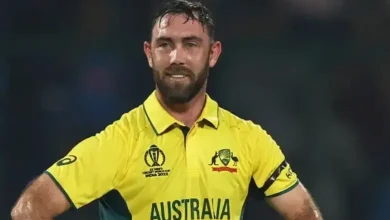 Maxwell announces retirement