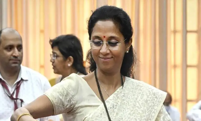 સુપ્રિયા સુલે અભિનંદન આપે છે