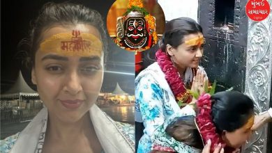 તેજસ્વી પ્રકાશ મહાકાલ મંદિરમાં પૂજા કરતી; તેજસ્વી પ્રકાશ મંદિરમાંથી સેલ્ફી લેતી; તેજસ્વી પ્રકાશ તિલક સાથે.