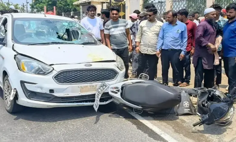 પંચમહાલઃ મોપેડ લઈને નોકરીએ જતાં બે યુવકોને કાર ચાલકે અડફેટે લેતાં ઘટના સ્થળે જ મોત