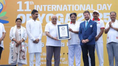 Gujarat's proud story on Yoga Day! 2,121 people in Vadnagar created a Guinness World Record by doing Bhujangasana