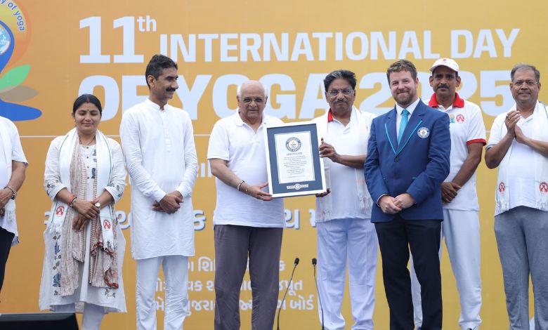 Gujarat's proud story on Yoga Day! 2,121 people in Vadnagar created a Guinness World Record by doing Bhujangasana