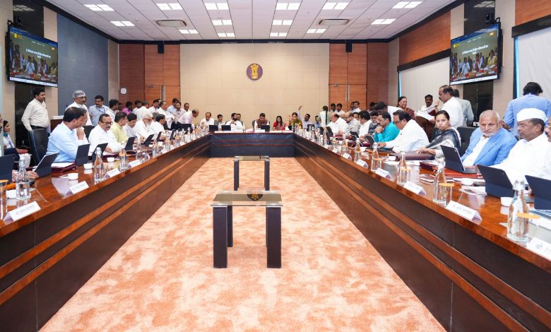 "Maharashtra Launches E-Cabinet Solution with iPads for Ministers"