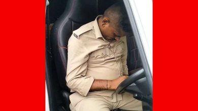 Khaki is once again embarrassed! Policeman seen drunk in public during Eid