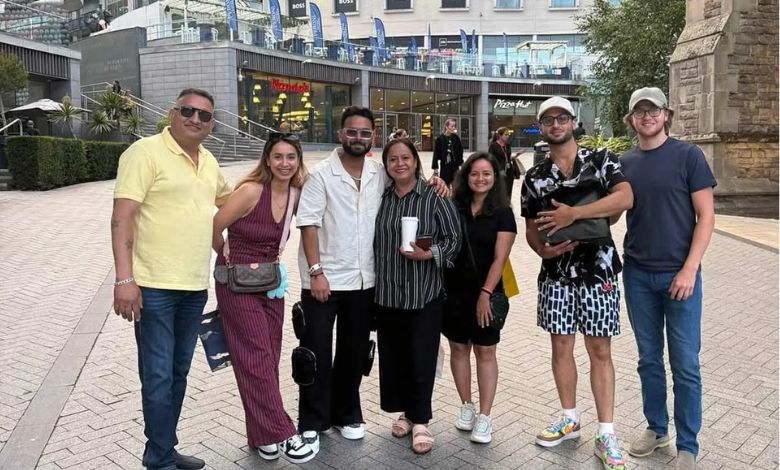 Rishabh Pant met his mother Saroj Pant and sister Sakshi in Birmingham