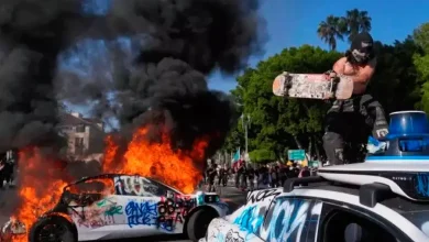 Los Angeles Violence Protesters loot Apple Store curfew in city