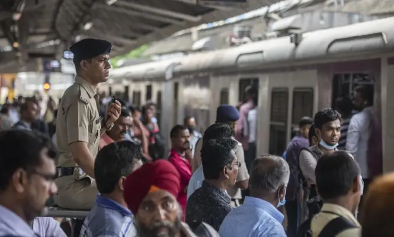 "Mumbai Suburban Trains Face Safety Concerns Due to GRP Vacancies"