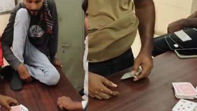 અમદાવાદઃ શાહપુરમાં કોર્પોરેશનના મસ્ટર સ્ટેશનમાં કર્મચારીઓ રમતા હતા જુગાર, વીડિયો થયો વાયરલ