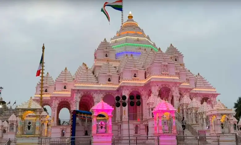 A grand folk fair of Ashadhi seeds was held at Parab Vavdi: Nishan Puja and flag hoisting by Karshandas Bapu
