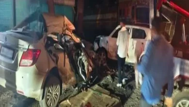 જેજુરી-મોરગાંવ રોડ પર કાર અને ટેમ્પો વચ્ચે ભયાનક અકસ્માત, જેમાં આઠ લોકો મૃત્યુ પામ્યા અને બે ઘાયલ થયા.