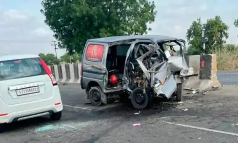 Two fatal accidents in Surendranagar district: Driver dies in both accidents