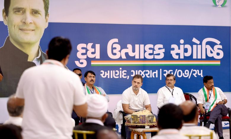 Which two Gujarat Congress leaders resigned after Rahul Gandhi's visit, creating a stir, know