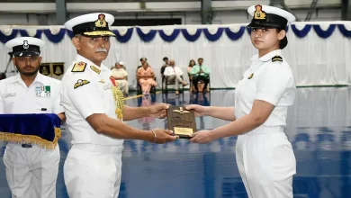 સબ લેફ્ટિનન્ટ આસ્થા પુનિયા બન્યા નૌસેનાના પહેલાં મહિલા ફાઈટર પાયલટ