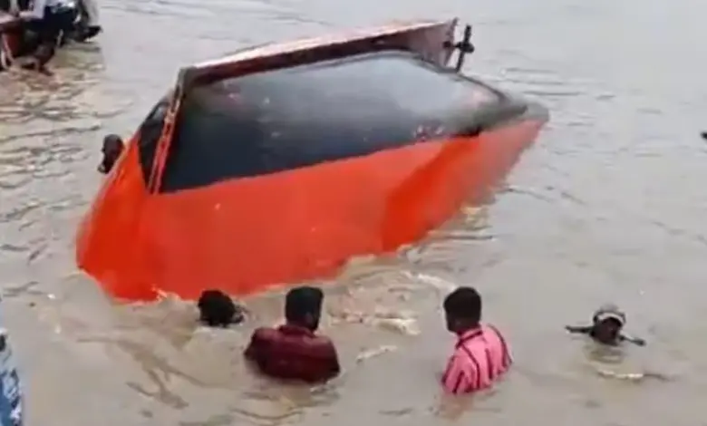 Amreli Pipavav Port boat capsizes