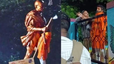 Attempt to destroy Mahatma Gandhi statue in Pune