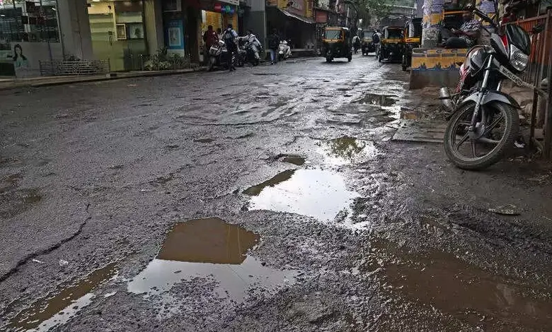 Former BJP corporator fills potholes