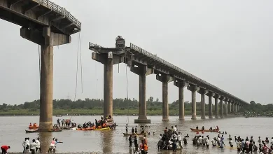 Gambhira Bridge collapses