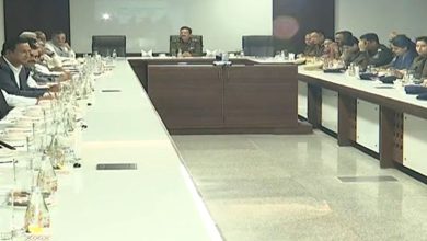 પોલીસ કમિશનર અને ધારાસભ્યો બેઠકમાં ચર્ચા કરતા