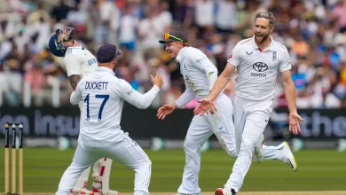 India close to defeat