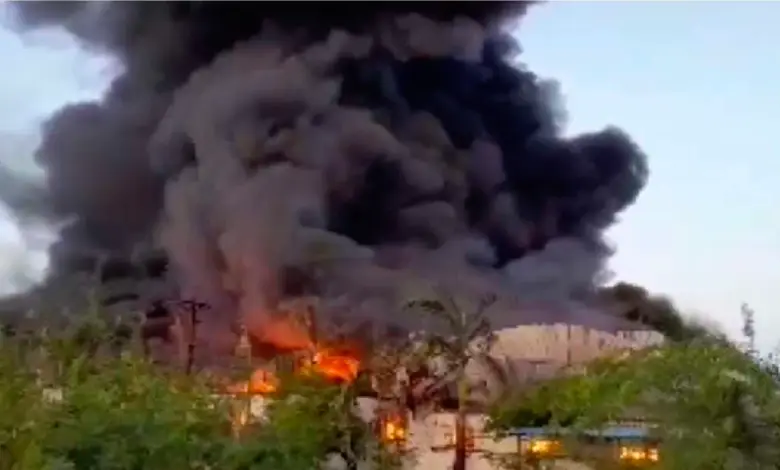 Massive fire breaks out in plastic godown in Kheda, 8 to 10 firefighters deployed at the scene