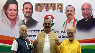 મહારાષ્ટ્ર કોંગ્રેસના નેતાઓ નવી સમિતિની જાહેરાત કરતા.