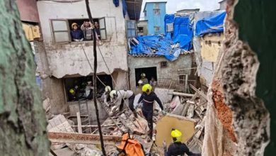 મુંબઈના બાંદ્રામાં ચાલીમાં ત્રણ માળની બિલ્ડીંગ ધરાશાયી, 10 લોકો દટાયા હોવાની આશંકા