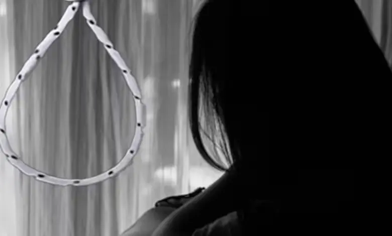 Navi Mumbai woman commits suicide