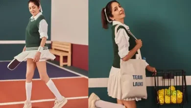 શોર્ટ સ્કર્ટ અને સ્પોર્ટ્સ આઉટફિટમાં નીના ગુપ્તા (મંજુ દેવી), પંચાયત 4ના કલાકારો સાથે પોઝ આપતા.