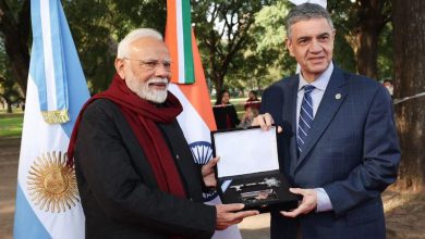 Prime Minister Modi honored in Argentina: Given the keys to the capital, hugged by the President!
