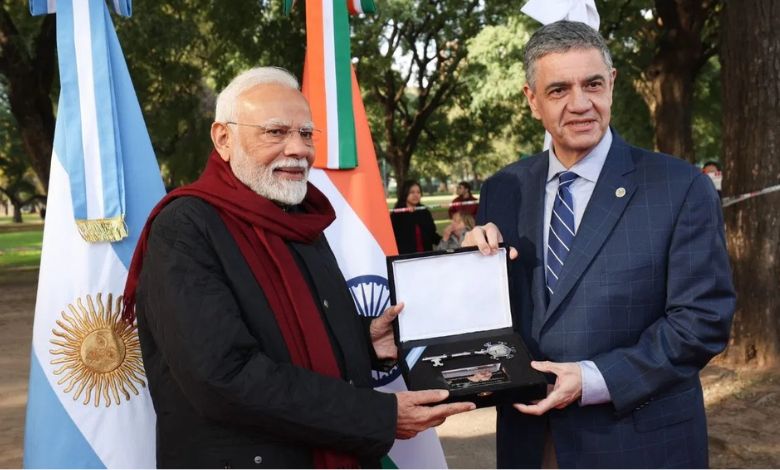 Prime Minister Modi honored in Argentina: Given the keys to the capital, hugged by the President!