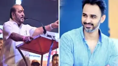 રામદાસ કદમ માઇક સામે બોલતા