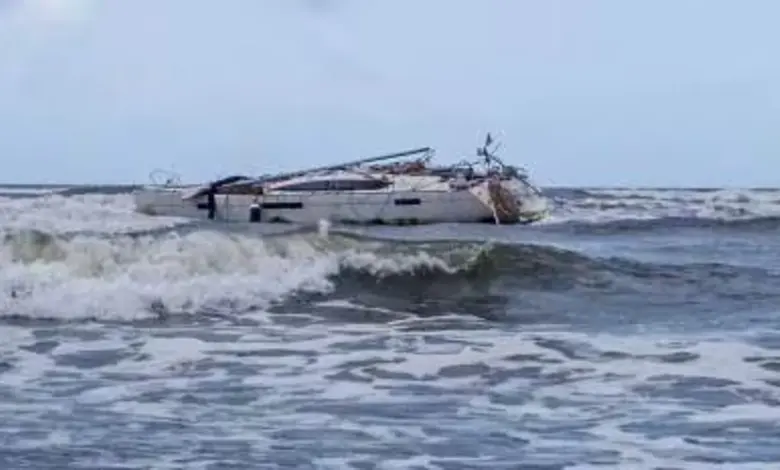 Suspicious boat in Raigad