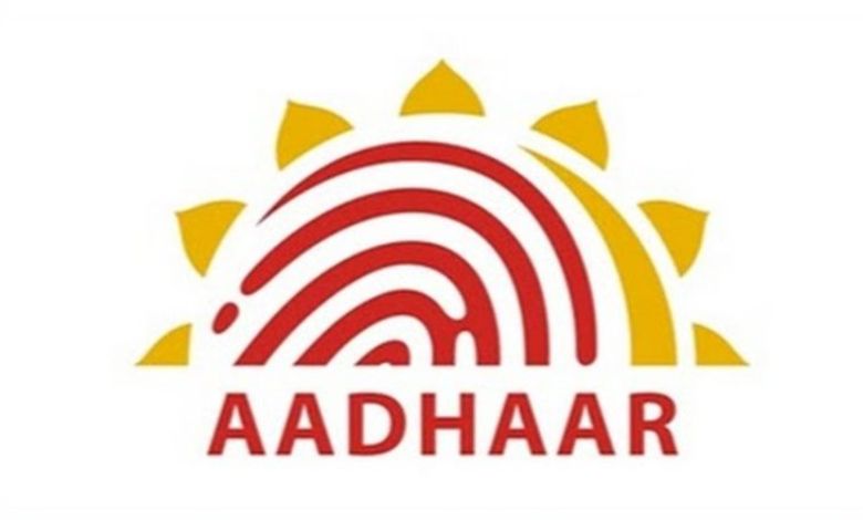 નવી દિલ્હી : યુઆઈડીએઆઈએ (UIDAI)હવે નકલી આધાર કાર્ડને રોકવા માટે કવાયત હાથ ધરી છે. યુઆઈડીએઆઈ આ માટે હવે એઆઈ અને મશીન લર્નિગ જેવા એડવાન્સ ટુલનો ઉપયોગ કરશે જેના લીધે નકલી આધાર કાર્ડ અને આધાર નંબર જનરેટ ના કરી શકાય.
