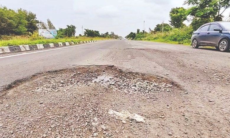 BJP MP Raises Concern Over Potholes on Rajpipla Roads