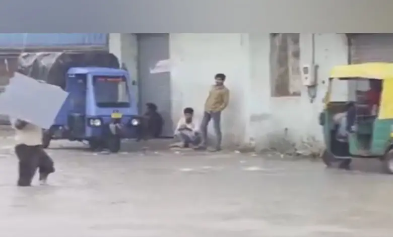 One inch of rain in four hours in Ahmedabad, waterlogging in eastern area causing misery to people