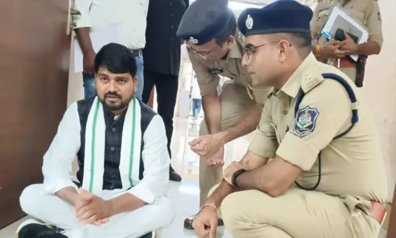 Chaitar Vasava case: Clashes between AAP and police outside Rajpipla court, Italy stopped