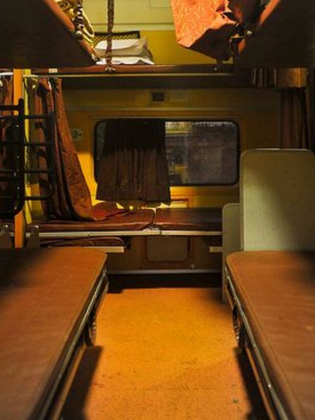 સ્લીપર કૉચની ટિકિટમાં એસીની સફર કરાવે છે રેલવે જાણો છો?