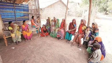 આદિવાસી પરિવારના લોકો ભેગા થયેલા છે