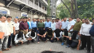 પોલીસ દળ ગુનેગારોને પકડતા, અપહરણ અને ડ્રગ્સ સાથે સંબંધિત દ્રશ્ય.