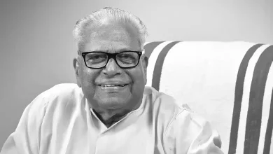 કેરળના પૂર્વ મુખ્ય પ્રધાન વીએસ અચ્યુતાનંદનનો ચહેરો.