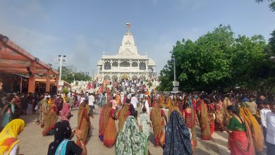Guru Purnima celebrated grandly in temples and ashrams of Gujarat, disciples bow their heads at the feet of the Guru and seek blessings