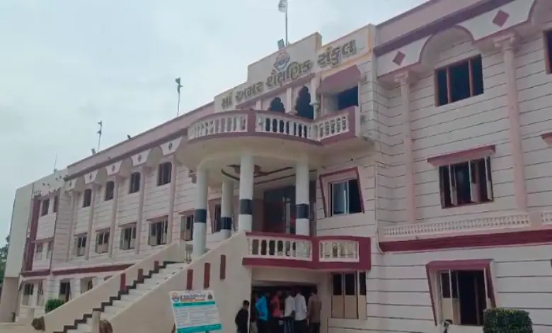 Brutality in the educational complex in Bhesan, principal-teacher accused of indecent acts