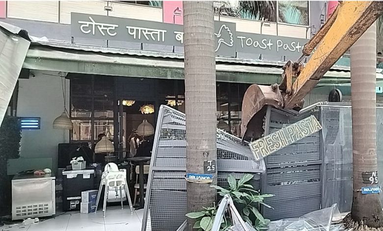 BMC Demolishes Illegally Erect Structures at Kamala Mills