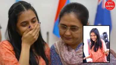 After winning the Women's Chess World Cup, Divya hugged her mother and cried, saying - 'This is just the beginning'