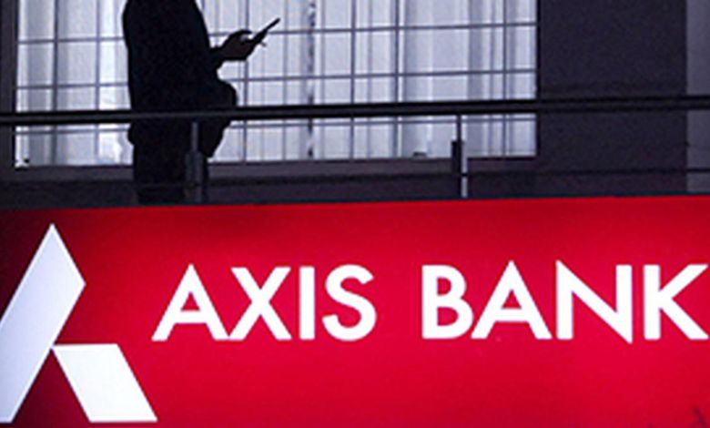 Benchmark falls 501 points as selling pressure increases, led by bank stocks