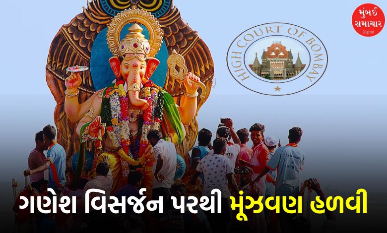 The immersion of the large idol of the public Ganesh group in the circle, Gurukhullo