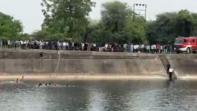 Car falls into Nabhoi Canal in Gandhinagar