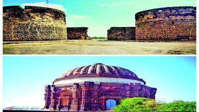 લખપતમાં પીર ગોશ મહમદનો મકબરો, સૂફી સંતનું સ્થાપત્ય અને કાવ્યકૃતિઓ દર્શાવતી તસવીર.