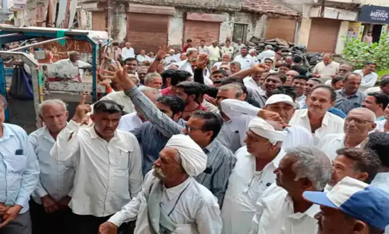 Savarkundla Farmers Protest Urea Shortage